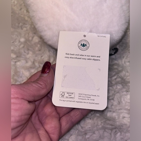 $9 clearance Northeast Outfitters Cozy Cabin pink white Slippers NWT Small #8 - Picture 2 of 2